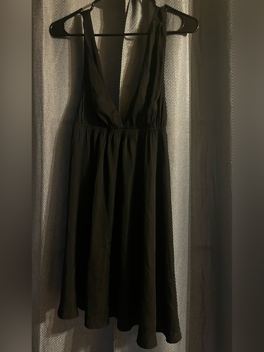 Women's Black V-Neck Sleeveless Dress